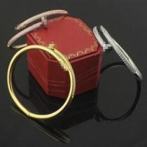 オシャレ感をアップするCARTIER カルティエコピー ダイヤモンドバングル 3色可選