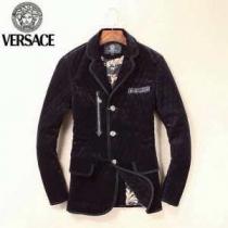 大特価 2026 VERSACE ヴェルサーチ 綿入れ 3色可選 肌寒い季節に欠...