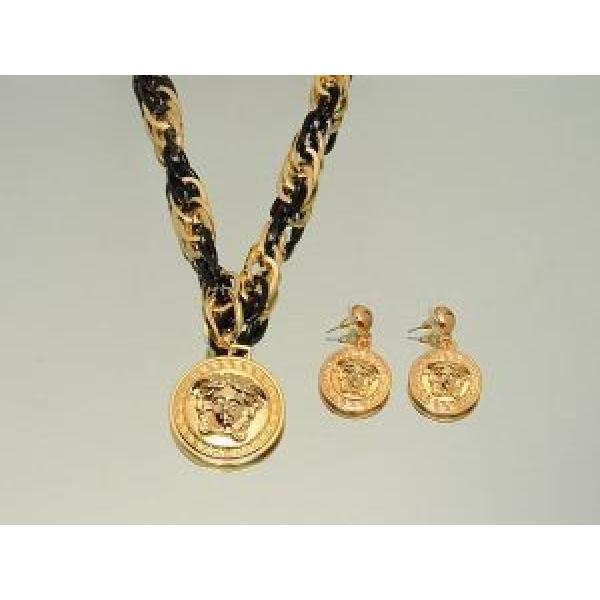 2026 秋冬 人気商品 セット VERSACE ヴェルサーチ ペンダントトップ/ピアス 2色可選