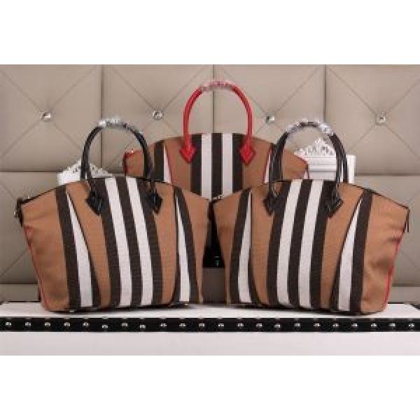 BURBERRY バーバリー 2026 抜群の雰囲気が作れる! レディースバッグ 2色可選