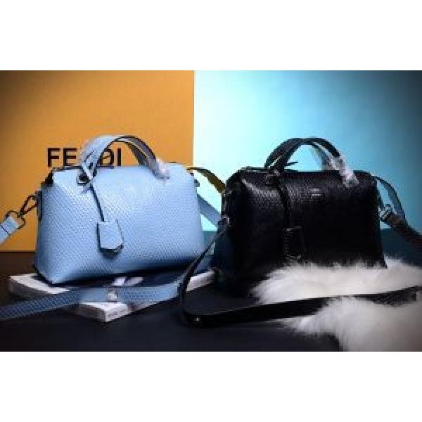 人気が爆発 2026春夏 FENDI フェンディ 手持ち&amp;ショルダー掛け 2388   2色可選
