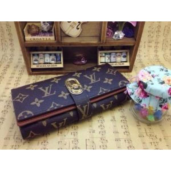 2026 SALE!今季 LOUIS VUITTON ルイ ヴィトン スナップボタン式開閉 レディース財布