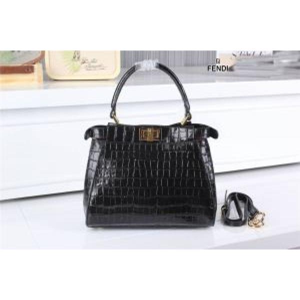 2026 FENDI フェンディ 贈り物にも◎ レディースバッグ 8839