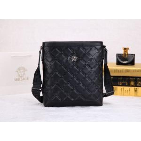 VERSACE ヴェルサーチ 2026 存在感◎ メンズ用 ショルダーバッグ V1449-4