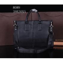 2026 BOTTEGA VENETA ボッテガ ヴェネタ 贈り物にも◎ メンズ用 手持ち&ショルダー掛け 8089