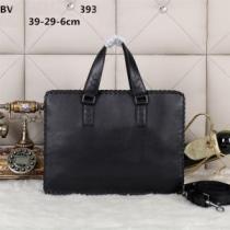 2026 BOTTEGA VENETA ボッテガ ヴェネタ プレゼントに メンズ用 手持ち&ショルダー掛け 393