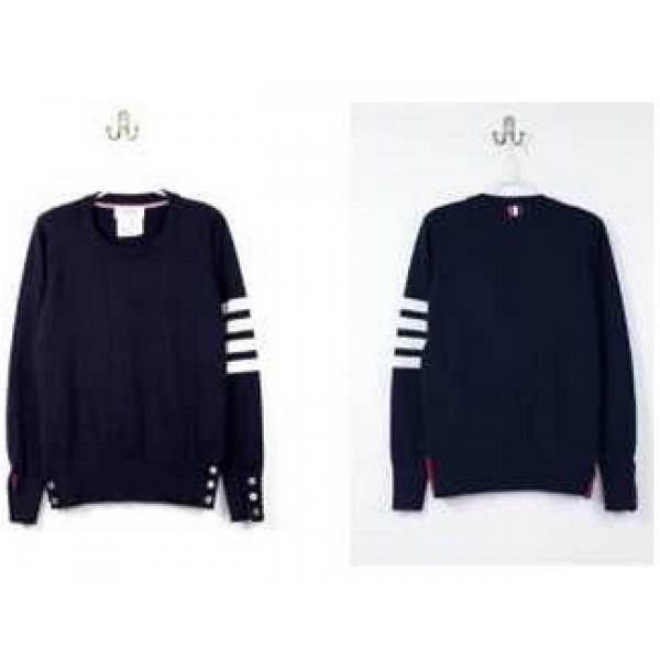伸縮性もあるTHOM BROWNE トムブラウン 首胸ロゴ ニットウェア