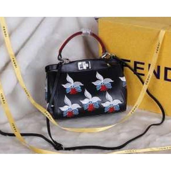 人気　首胸ロゴ 2026春夏 FENDI フェンディ 手持ち&ショルダー掛け