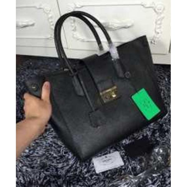 雰囲気を高めた 2026春夏 PRADA プラダ 手持ち&ショルダー掛け 