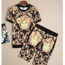 大人のおしゃれに 2026春夏 VERSACE ヴェルサーチ 偽物 半袖Tシャツ...
