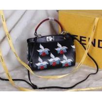人気　首胸ロゴ 2026春夏 FENDI フェンディ 手持ち&ショルダー掛け