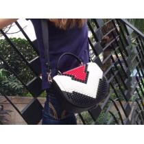 大人気☆NEW!!2026春夏 クリスチャンルブタン Christian Louboutin スパイク 手持ち&ショルダー掛け最高ランク
