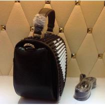 今年の大人気ファッション　2026春夏 クリスチャンルブタン Christian Louboutin ハート型 スパイク ショルダーバッグ最高ランク