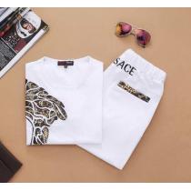 人気大定番 2026 SALE!今季 VERSACE ヴェルサーチ 半袖Tシャツ 上下セット 2色可選