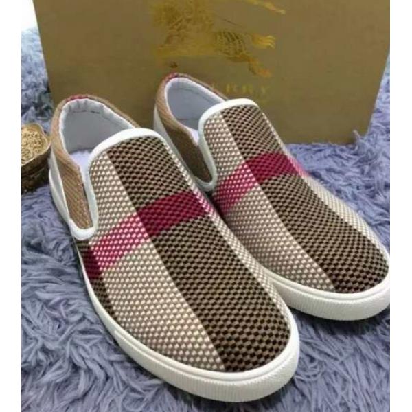 重宝するアイテム　2026 BURBERRY バーバリー カジュアルシューズ 　防臭加工