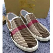 重宝するアイテム　2026 BURBERRY バーバリー カジュアルシューズ 　...