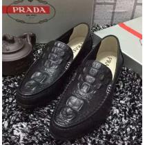 上質なレザー独特の光沢感 PRADA プラダ カジュアルシューズ