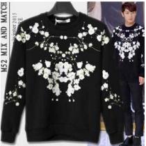 美品 2026秋冬　柔らかな風合い　GIVENCHY ジバンシー プルオーバーパ...