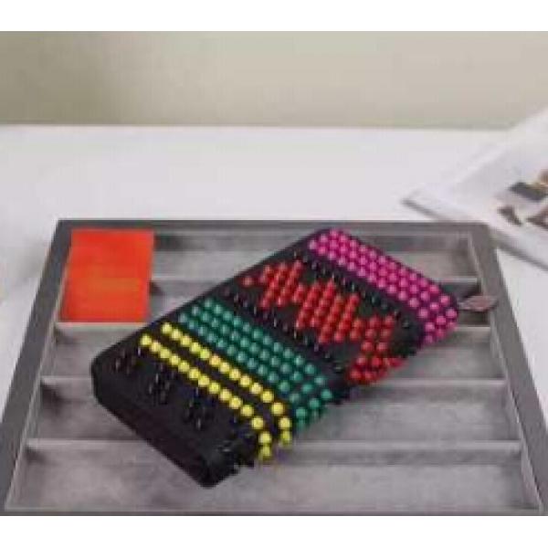 素敵な 2026 Christian Louboutinクリスチャンルブタン 一味違い　財布