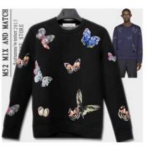 快適にカジュアル　VALENTINO ヴァレンティノ 大活躍　プルオーバーパーカ...