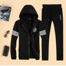 保温性抜群　 2026秋冬 VERSACE ヴェルサーチ お洒落な　ジャージセッ...