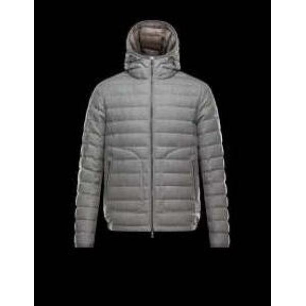 完売品　 2026秋冬 MONCLER モンクレール 最高の保温性に　ダウンジャケット