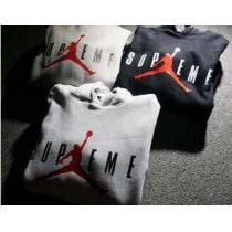 ファッション性に溢れる Supreme x Air Jordan 大人気　プルオ...