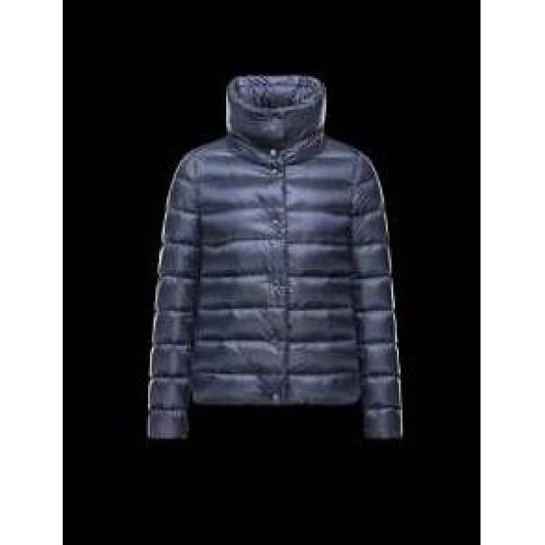 大人な印象 2026秋冬 moncler モンクレール 長く愛用できる　ダウンジャケット
