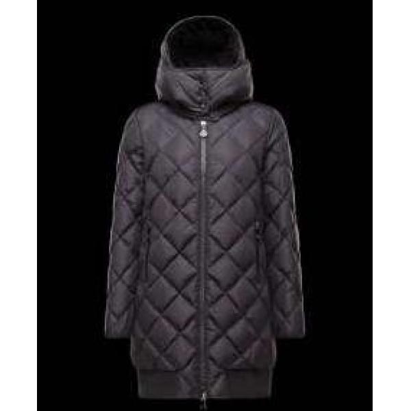 上品な装いで華やかさ　 2026秋冬 moncler モンクレール 相性抜群　ダウンジャケット ロング 