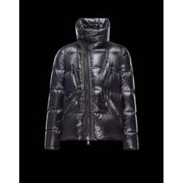 超軽量の2026秋冬 moncler モンクレール　手触り良く心地良い ダウンジャケット