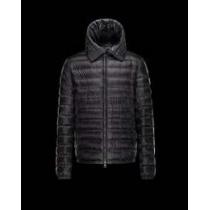 軽量で保温性に 2026秋冬 MONCLER モンクレール 満点　ダウンジャケット 