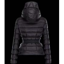 高級感ある　秋冬 moncler モンクレール 満点　光沢感がありアクセント抜群のダウンジャケット