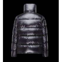 超軽量の2026秋冬 moncler モンクレール　手触り良く心地良い ダウンジャケット