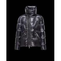 超軽量の2026秋冬 moncler モンクレール　手触り良く心地良い ダウンジャケット