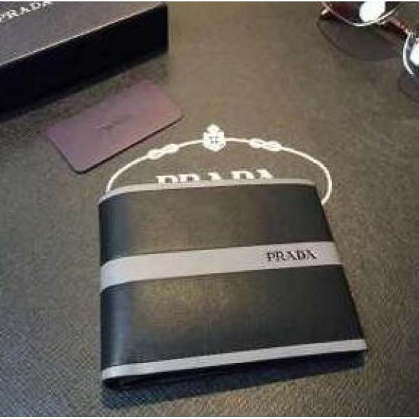プレゼントに　秋冬 prada プラダ 印象的な短財布 2色可選 