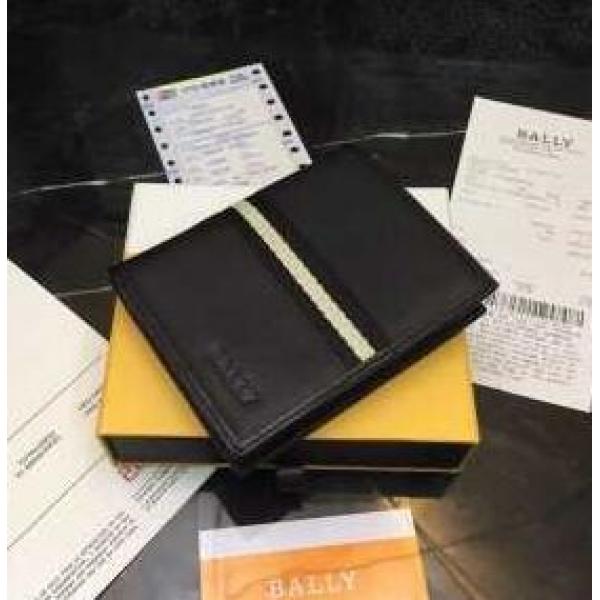 シンプルフォルムに　 人気激売れ bally バリー　収納数が多く 財布