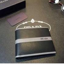 プレゼントに　秋冬 prada プラダ 印象的な短財布 2色可選 