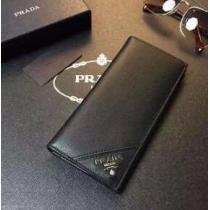 高級感のあるデザイン　秋冬 prada プラダ　収納できる 二つ折り財布 