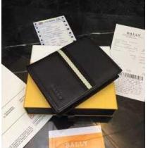 シンプルフォルムに　 人気激売れ bally バリー　収納数が多く 財布
