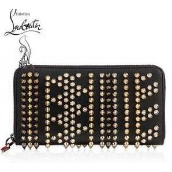 収納豊富　Christian Louboutin クリスチャン ルブタン　使い勝手もよい財布