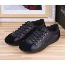 ムダな装飾を排したデザイン 2026 アレキサンダー マックイーン alexander mcqueen ランニングシューズ 3色可選 柔軟