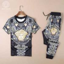 2026春夏 ヴェルサーチ VERSACE 高級感溢れるデザイン 半袖セットアッ...