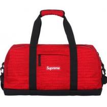 収納力の高いシュプリーム　CROC DUFFLE BAG RED クロックダッフルバッグ　　便利性あるバッグレッド.