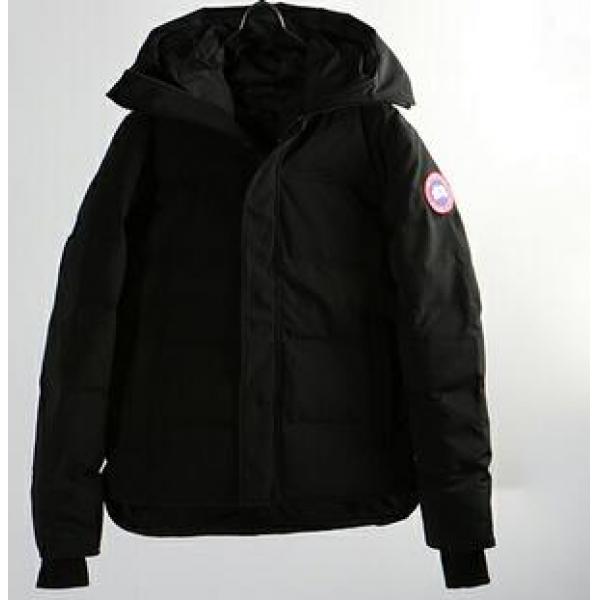 印象的なモデル　CANADA GOOSE/カナダグース　デザイン性の高いダウンジャケット.