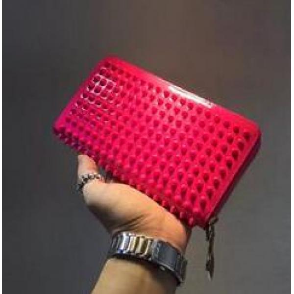 大活躍　クリスチャンルブタンスーパーコピー  Panettone Spike Stud 高貴感を演出する長財布.