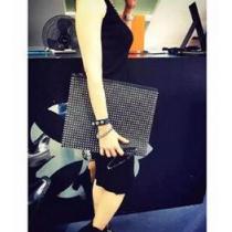 大人気アイテム　スタッズクラッチ　ルブタンコピー　Peter Pouch 上質な...