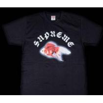 大人っぽい印象シュプリーム サスタッチゴールドフィッシュ　相性も抜群 Tシャツ　...