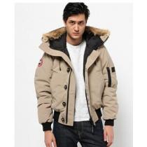 カジュアルスタイルに　CANADA GOOSE　安定した品質で世　メンズダウンジ...