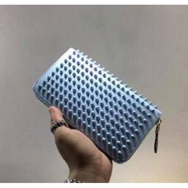 上品なデザイン　クリスチャン ルブタン Christian Louboutin　お洒落な長財布.