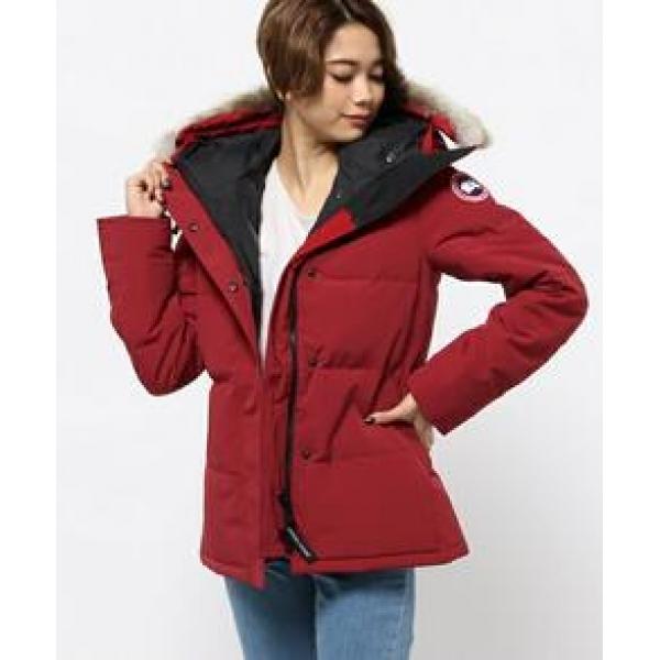 サイズ感がある　CANADA GOOSE/カナダグース　 デザイン性の高いレディースダウンジャケット.